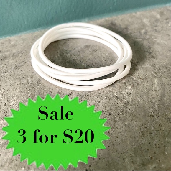 Hot Topic Jewelry White 5pc Rubber Gummy Bracelets Silicone Jelly